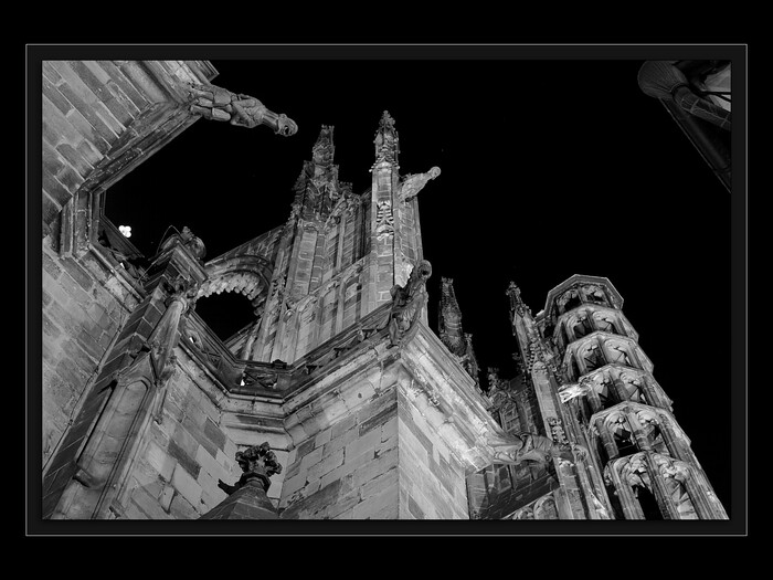 Utrpení je možné jen v zapomnění
Keywords: katedrála;galaktická transformace 2012;vzestup;hvězdné vědomí;zapomnění