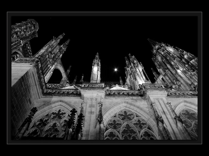 Město, jehož sláva hvězd se dotýká...
Keywords: katedrála;galaktická transformace 2012;vzestup;hvězdné vědomí;bájné město