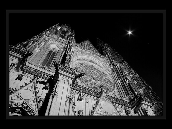 Čas katedrál – loučení Luny, příchod Slunce
Keywords: katedrála;galaktická transformace 2012;vzestup;hvězdné vědomí